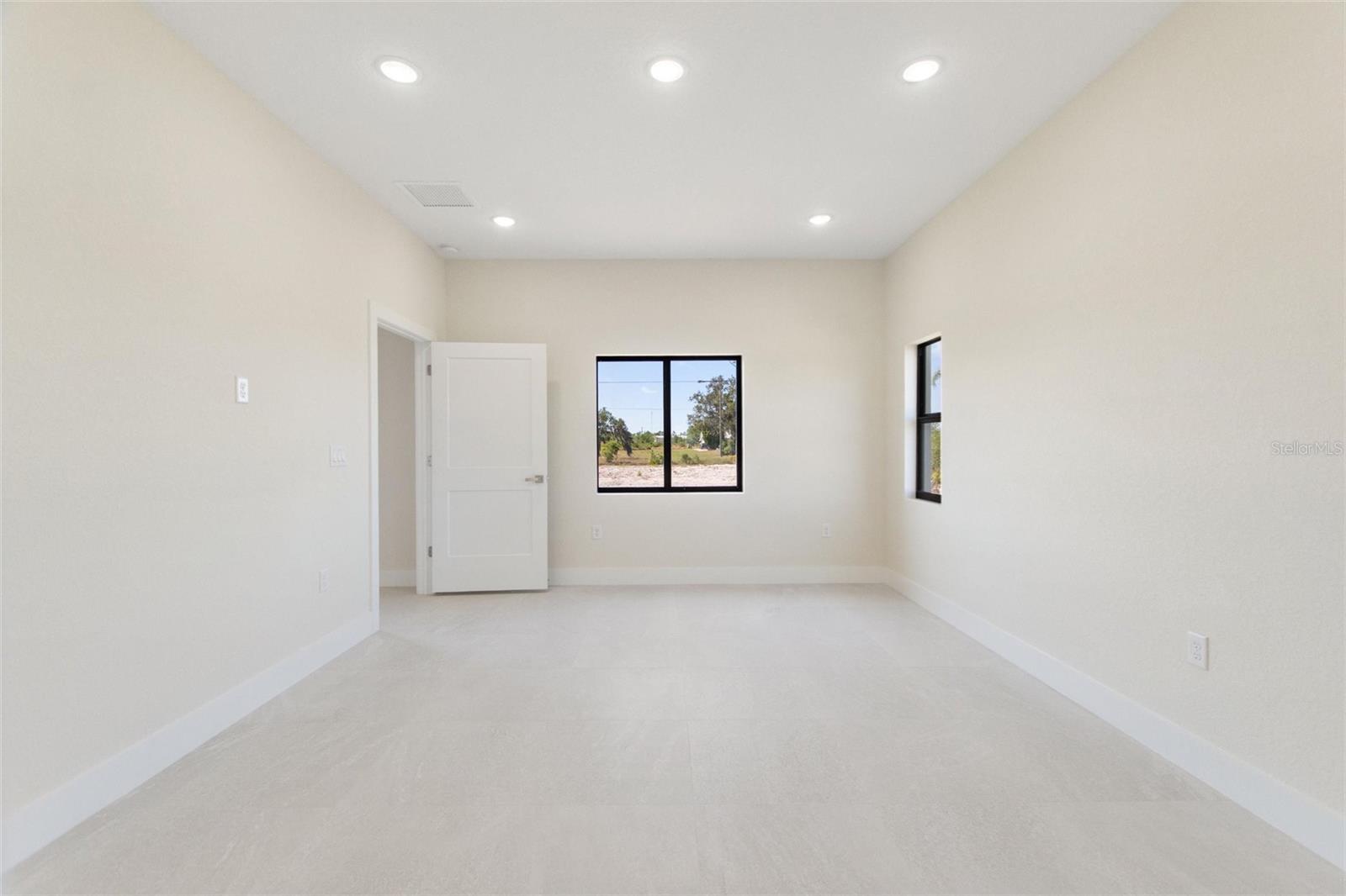 Image 11 of 71 For 2021 Valencia Drive