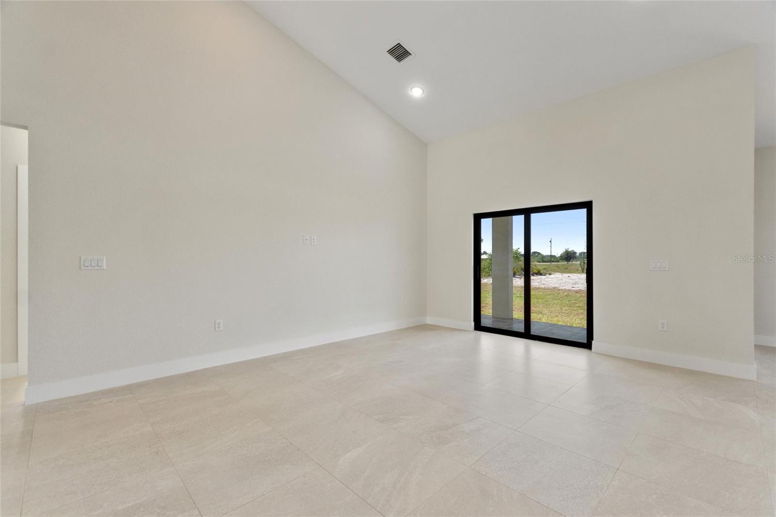 Image 14 of 71 For 2021 Valencia Drive