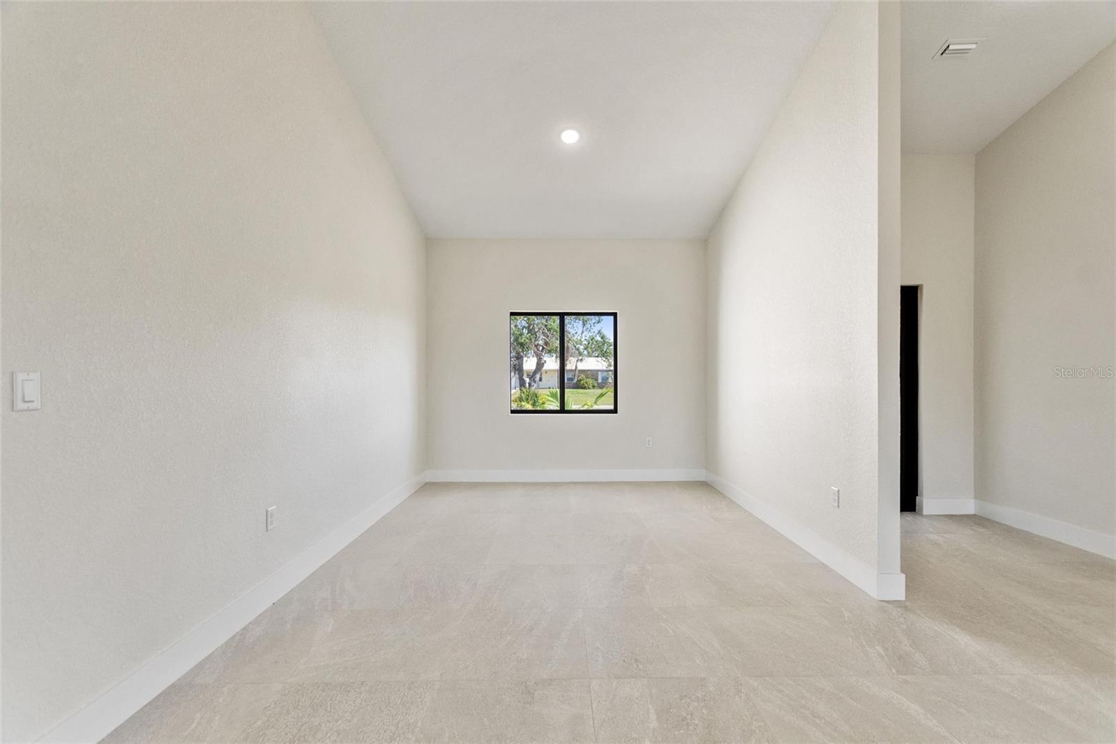 Image 15 of 71 For 2021 Valencia Drive