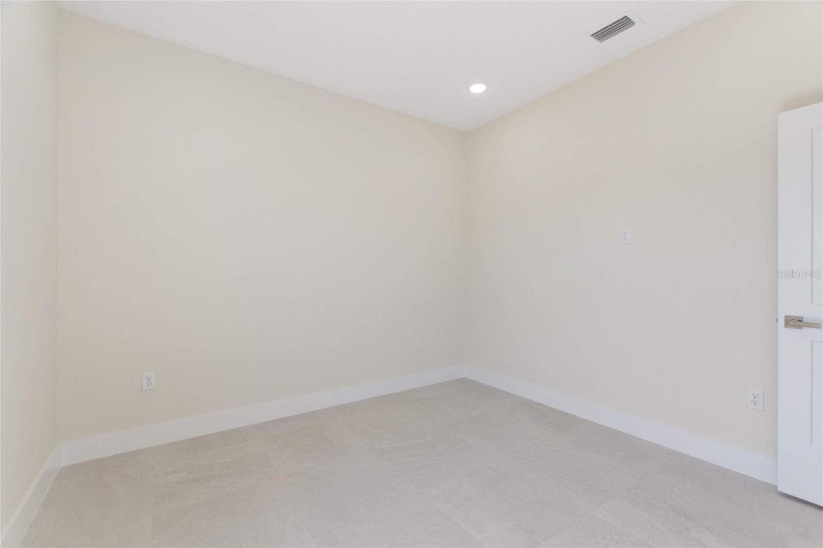 Image 19 of 71 For 2021 Valencia Drive