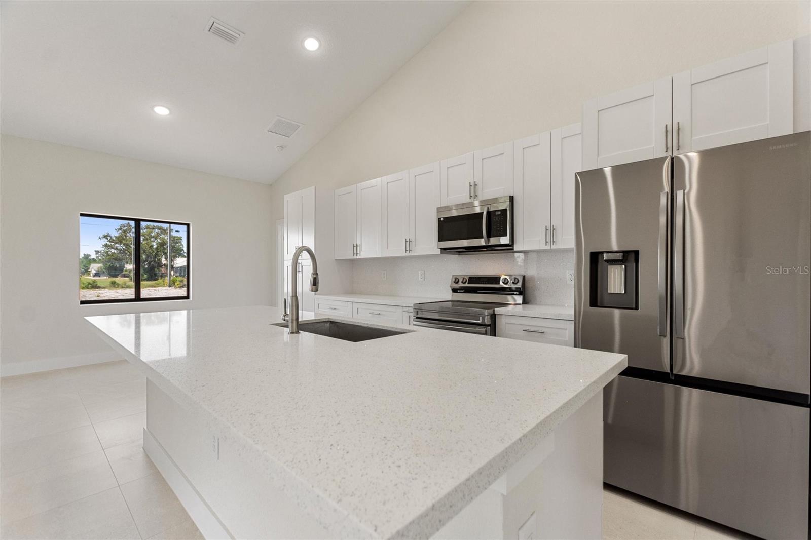Image 3 of 71 For 2021 Valencia Drive