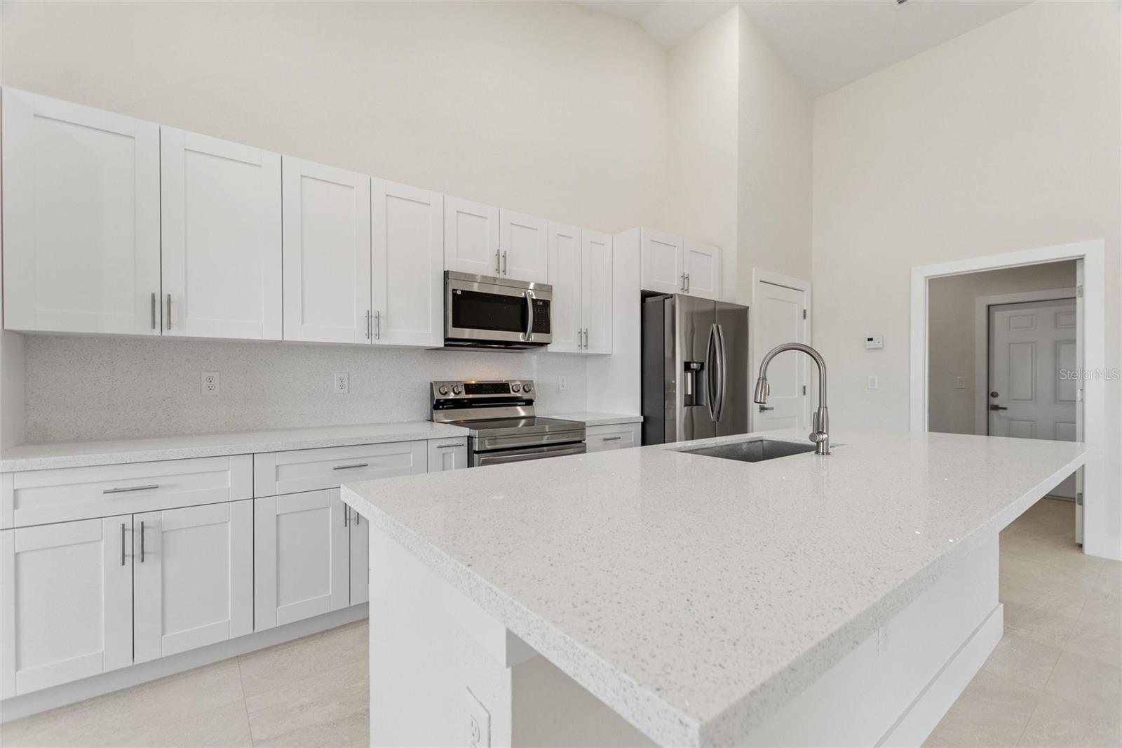 Image 4 of 71 For 2021 Valencia Drive