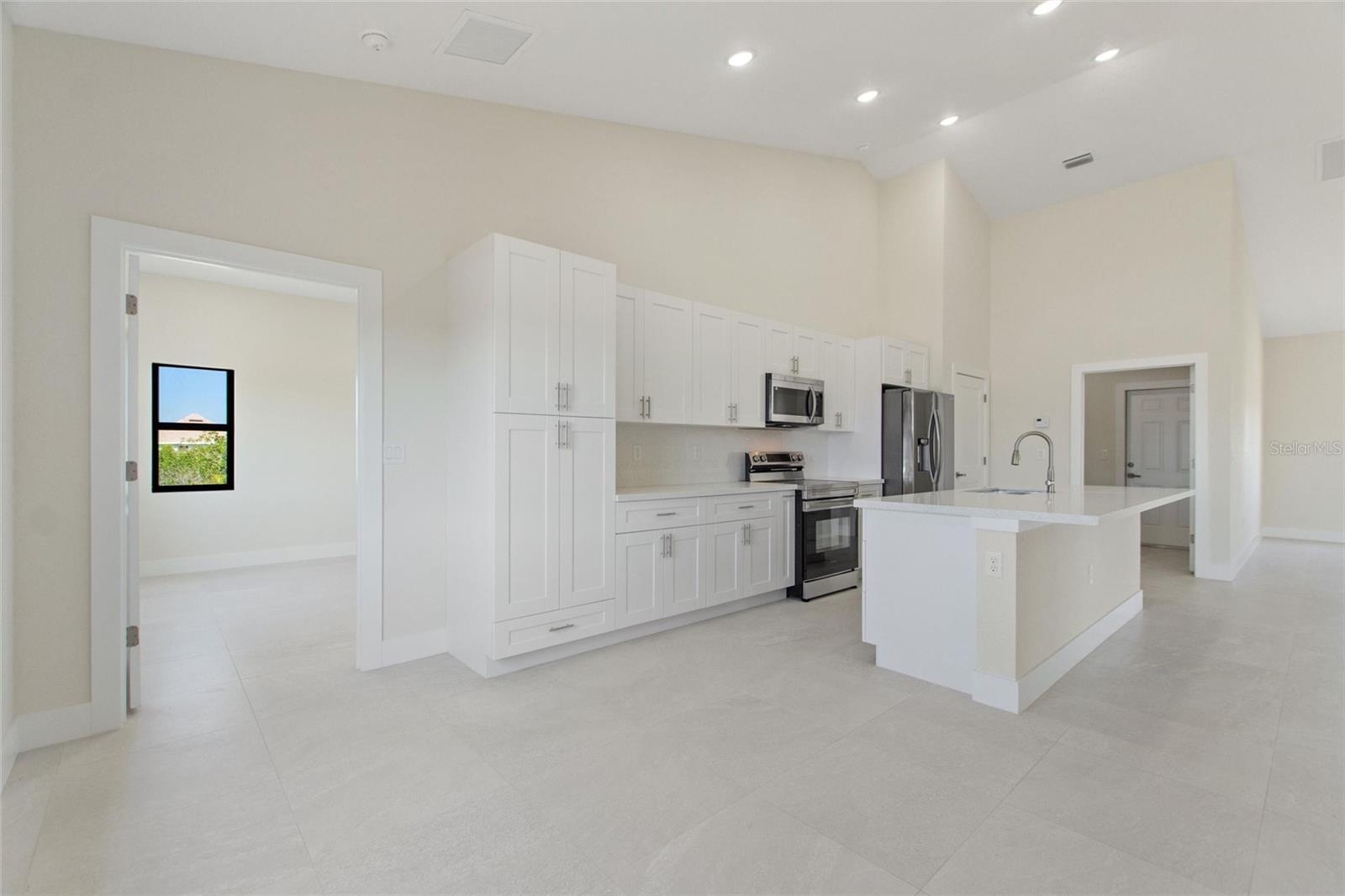Image 7 of 71 For 2021 Valencia Drive