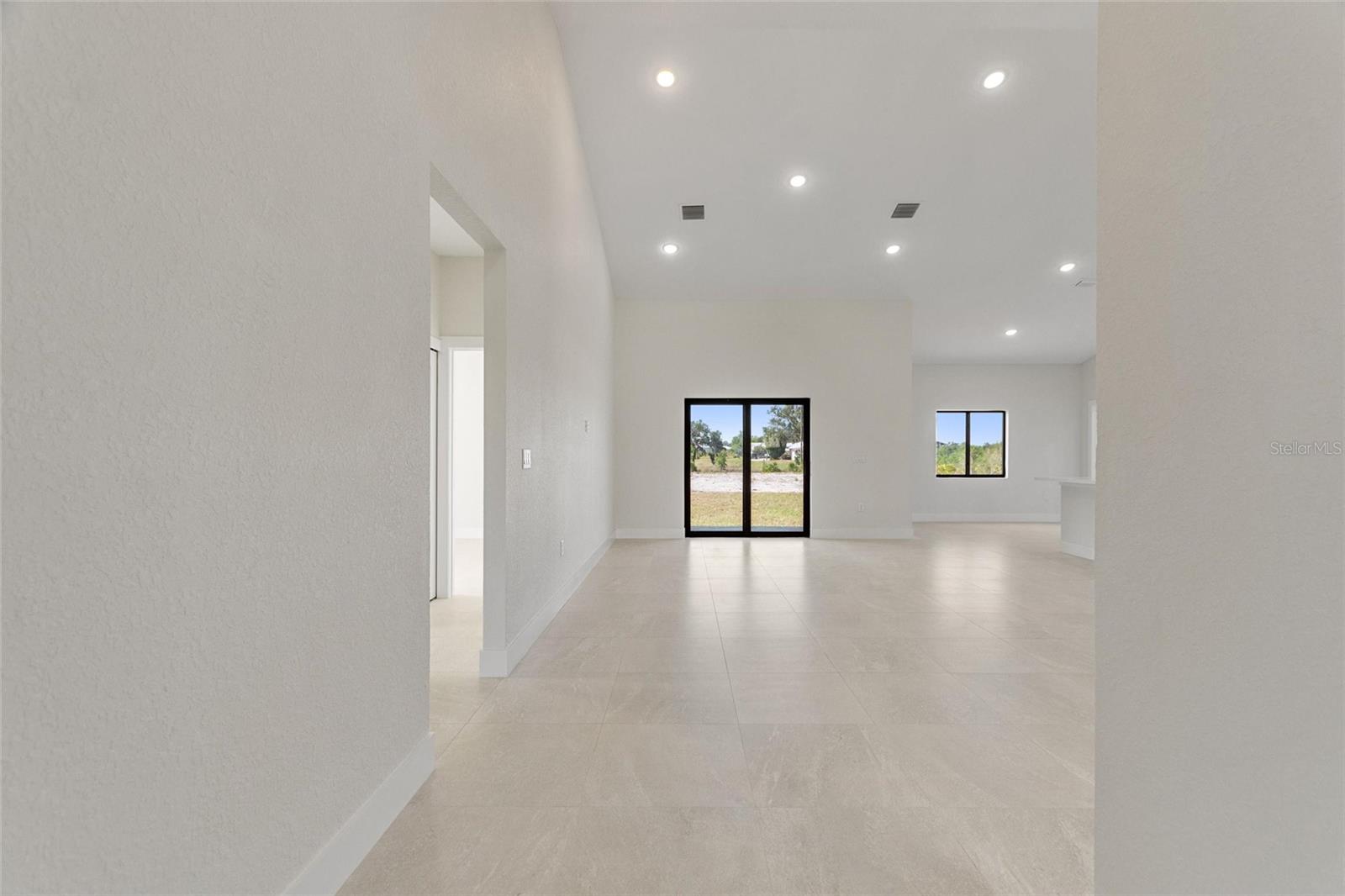 Image 8 of 71 For 2021 Valencia Drive