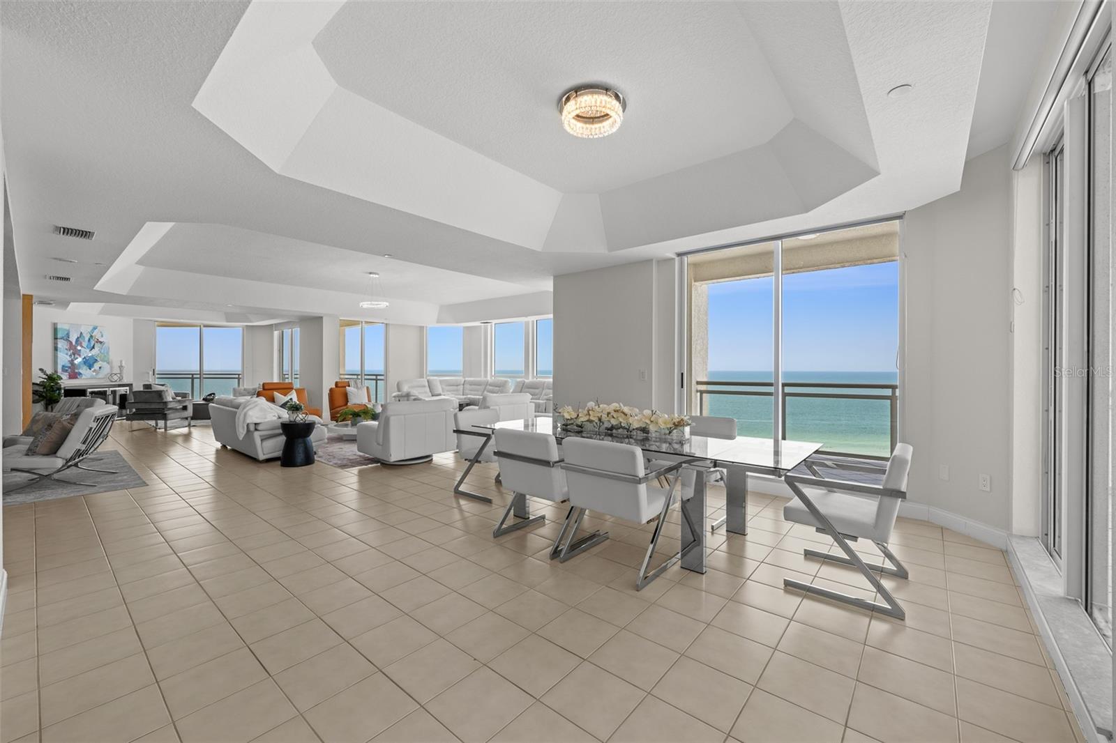 Listing photo id 11 for 1170 Gulf Boulevard 2101