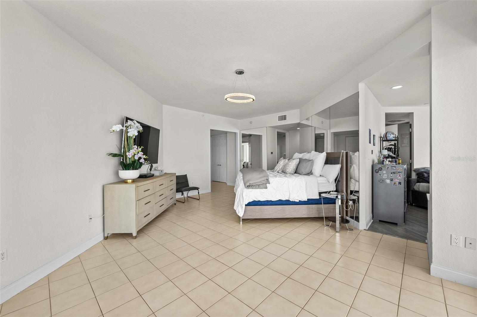 Listing photo id 22 for 1170 Gulf Boulevard 2101
