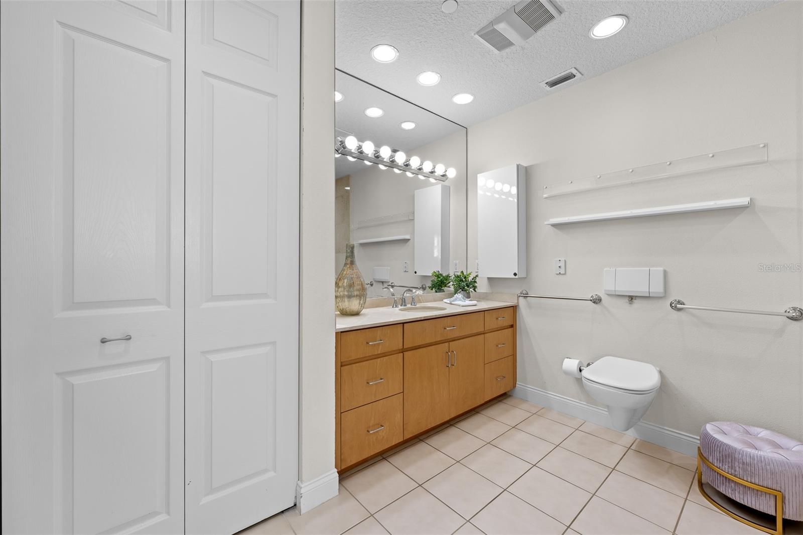 Listing photo id 24 for 1170 Gulf Boulevard 2101