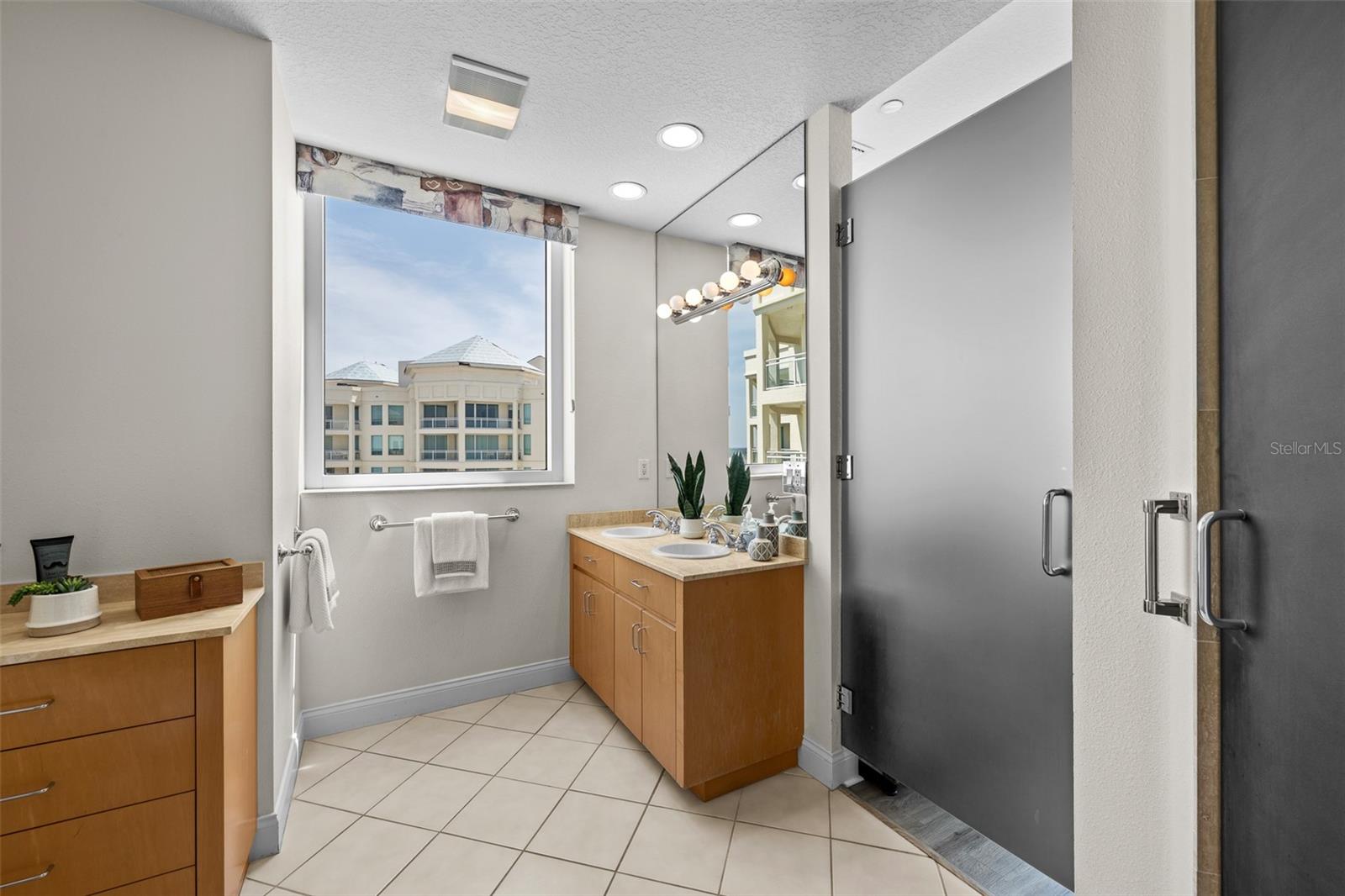 Listing photo id 25 for 1170 Gulf Boulevard 2101
