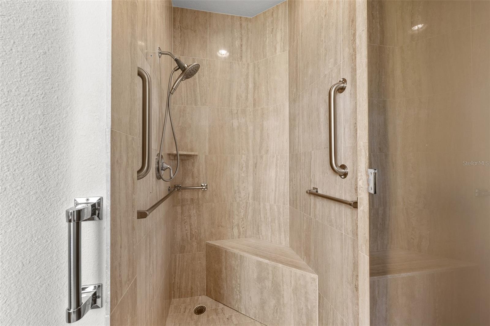 Listing photo id 26 for 1170 Gulf Boulevard 2101