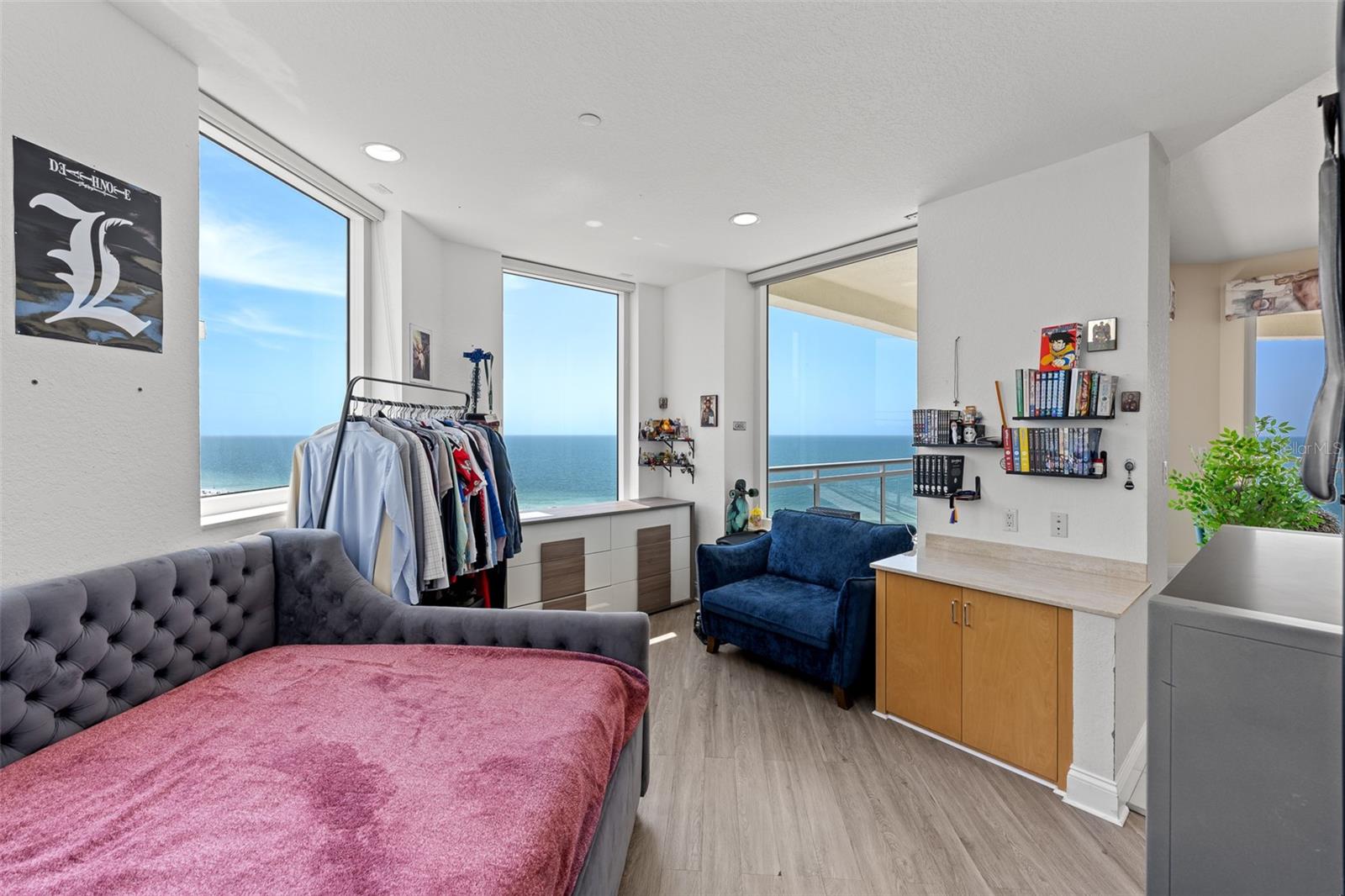Listing photo id 27 for 1170 Gulf Boulevard 2101