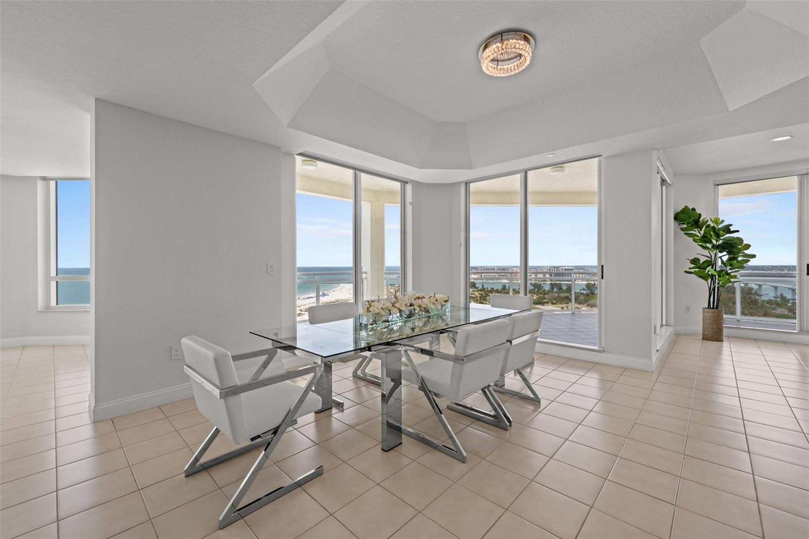 Listing photo id 1 for 1170 Gulf Boulevard 2101