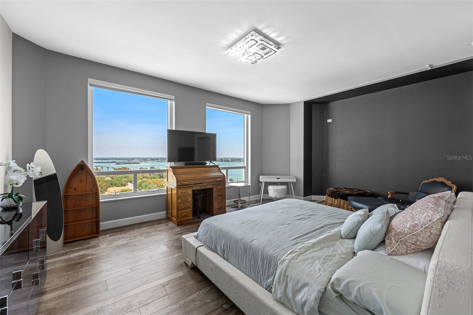 Listing photo id 28 for 1170 Gulf Boulevard 2101