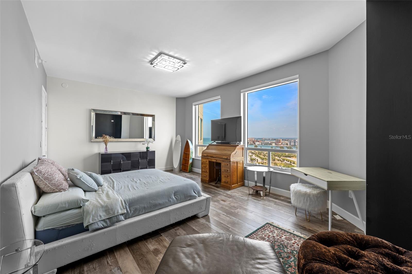 Listing photo id 29 for 1170 Gulf Boulevard 2101