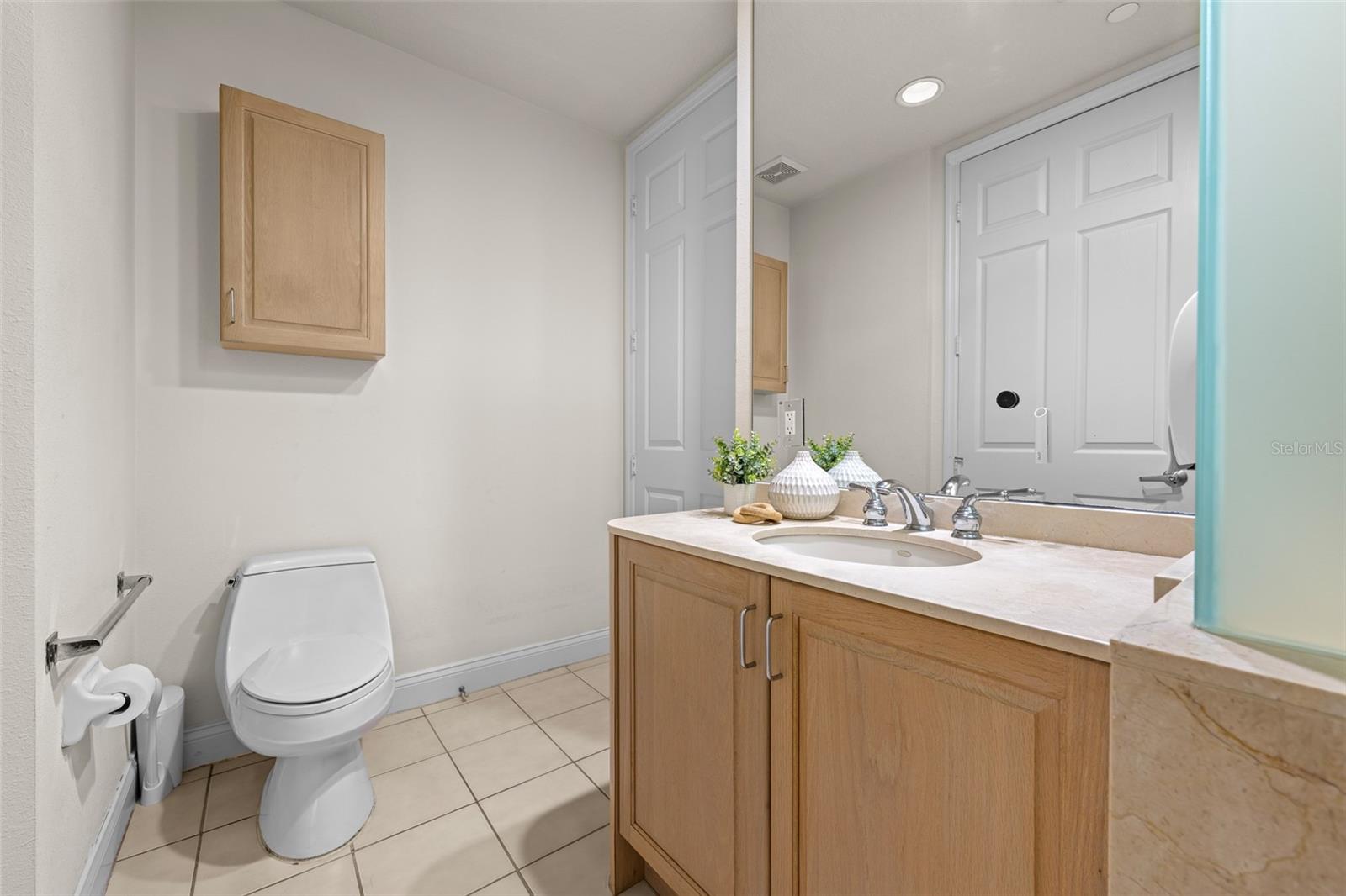 Listing photo id 32 for 1170 Gulf Boulevard 2101