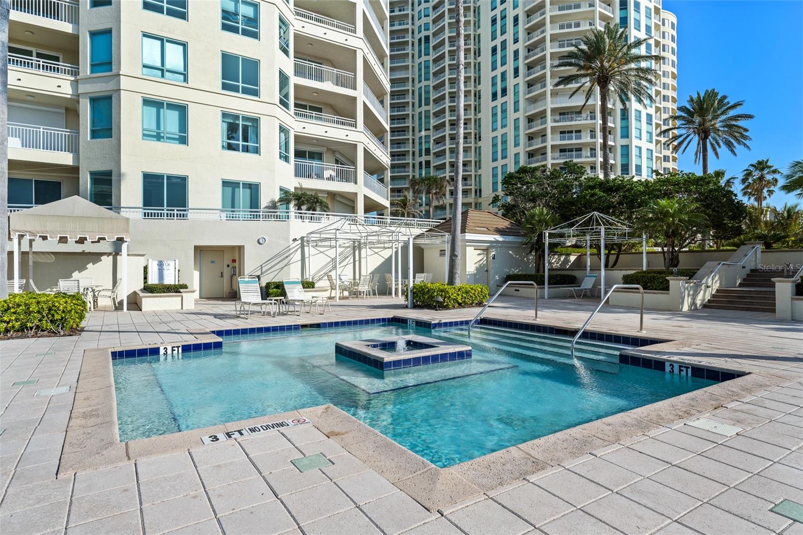 Listing photo id 39 for 1170 Gulf Boulevard 2101