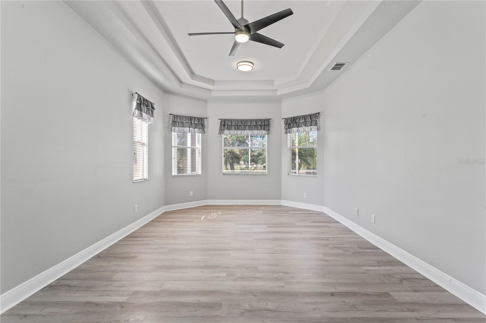 Image 17 of 100 For 10517 Palm Cove Avenue