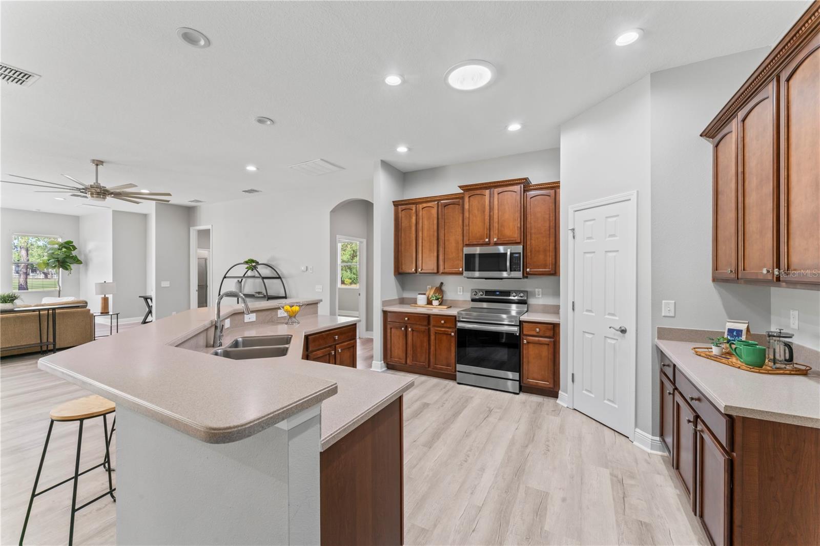 Image 22 of 100 For 10517 Palm Cove Avenue