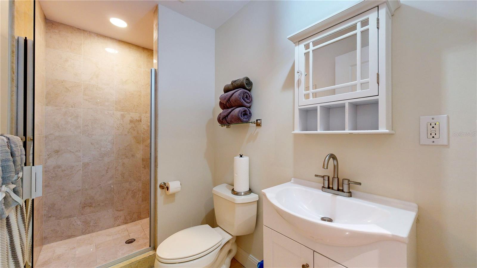 Image 20 of 42 For 450 Knights Run Avenue 703
