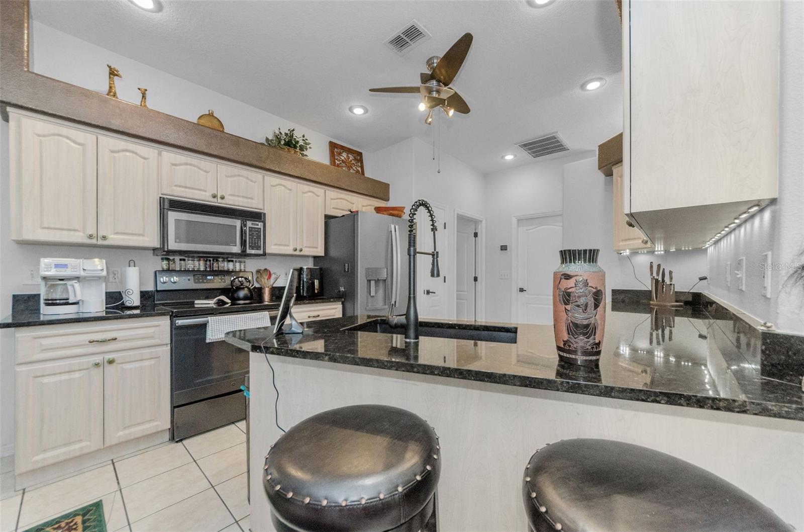 Image 15 of 67 For 12923 Colony Road