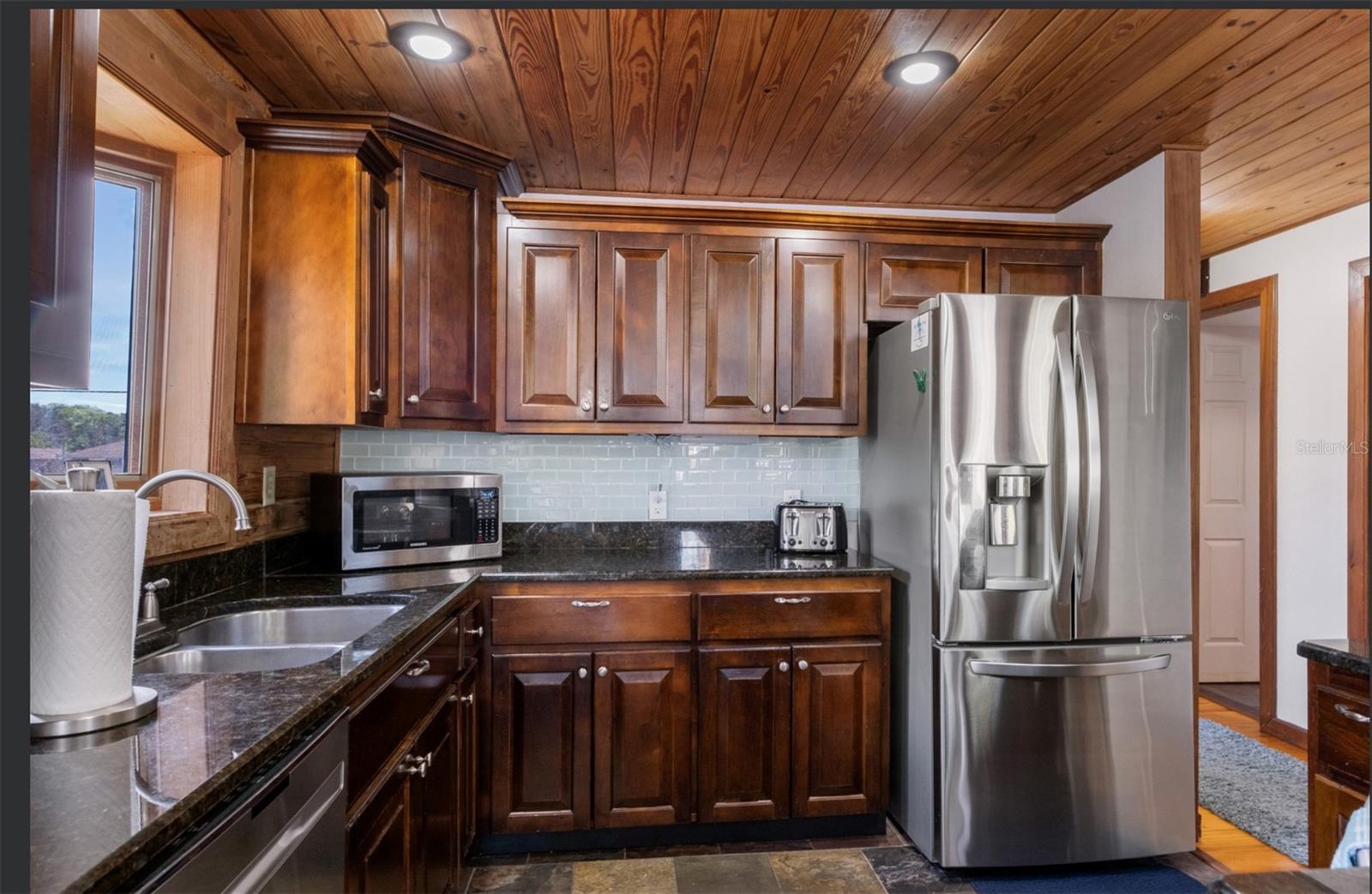 Listing photo id 1 for 5341 Circle Drive