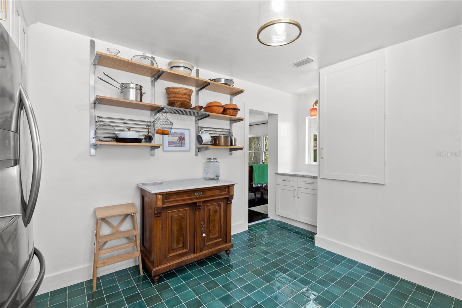 Listing photo id 9 for 5415 Park Place