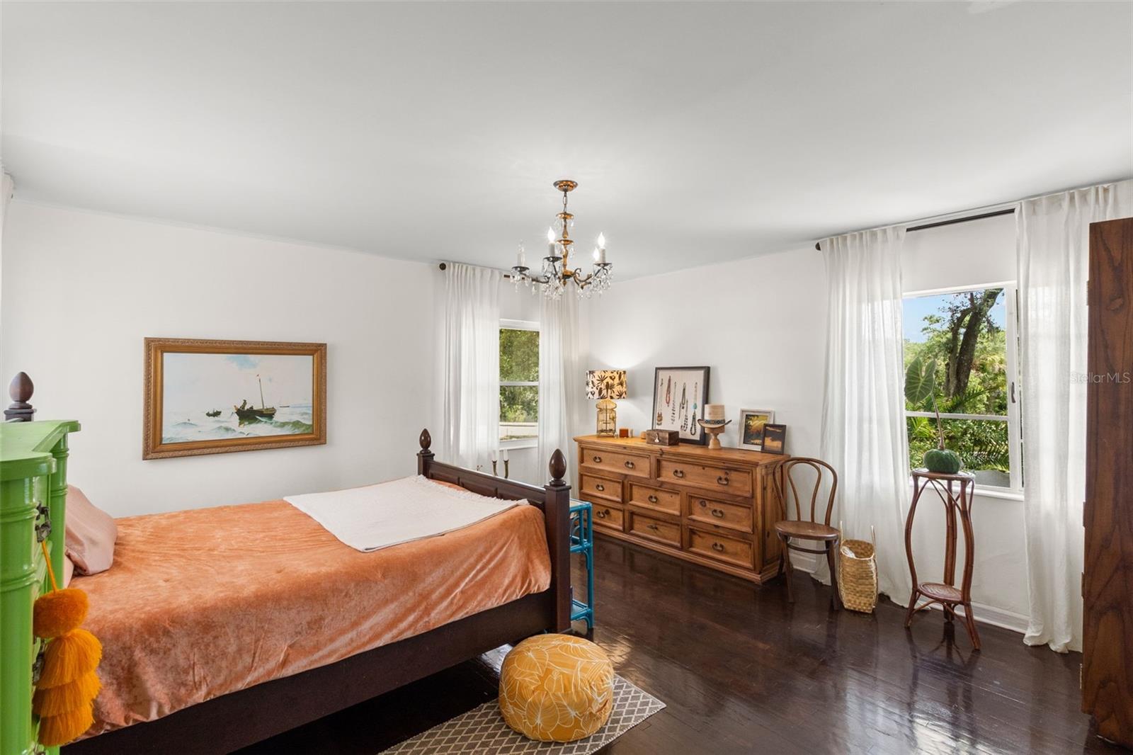 Listing photo id 13 for 5415 Park Place