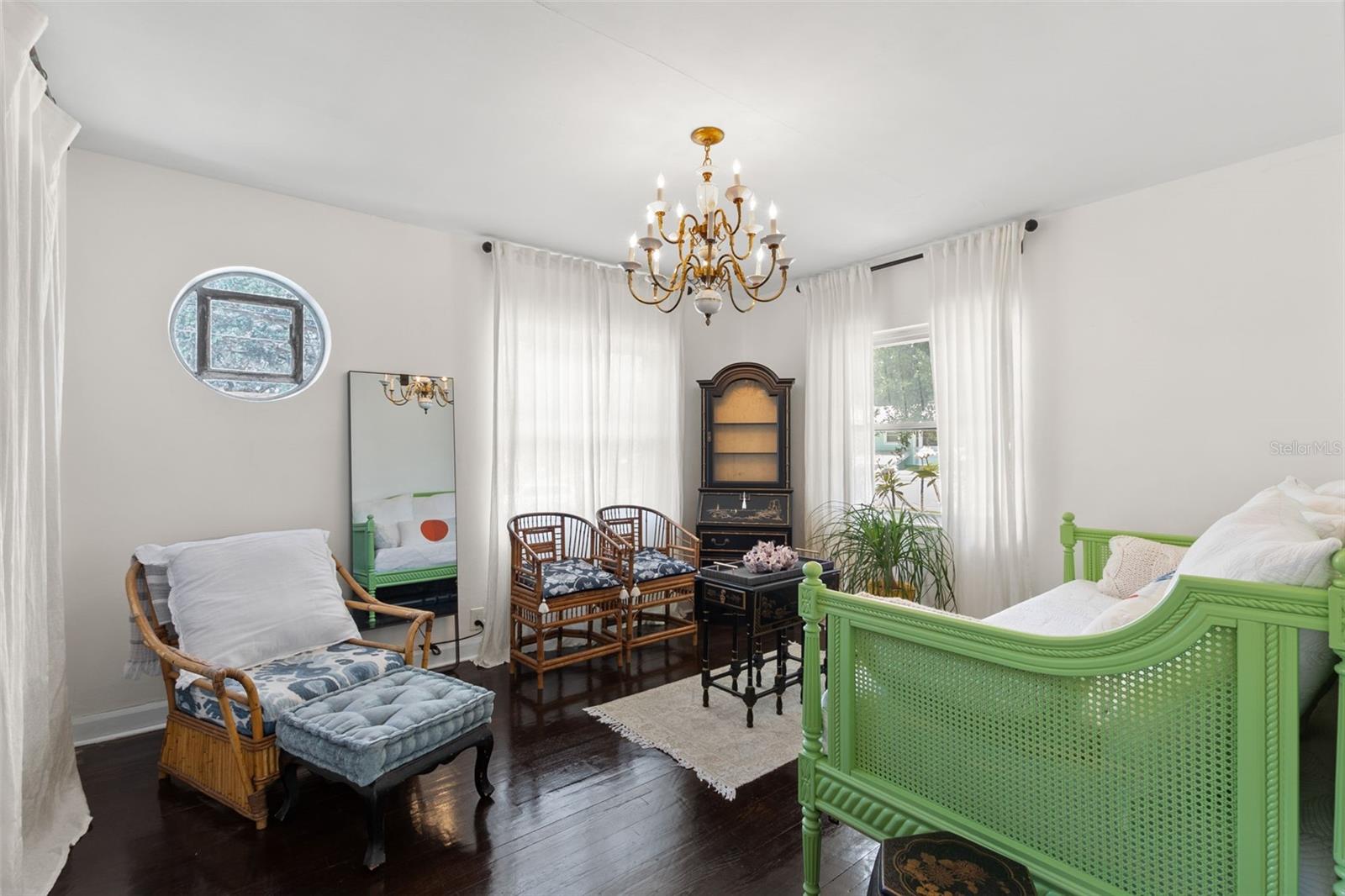 Listing photo id 14 for 5415 Park Place