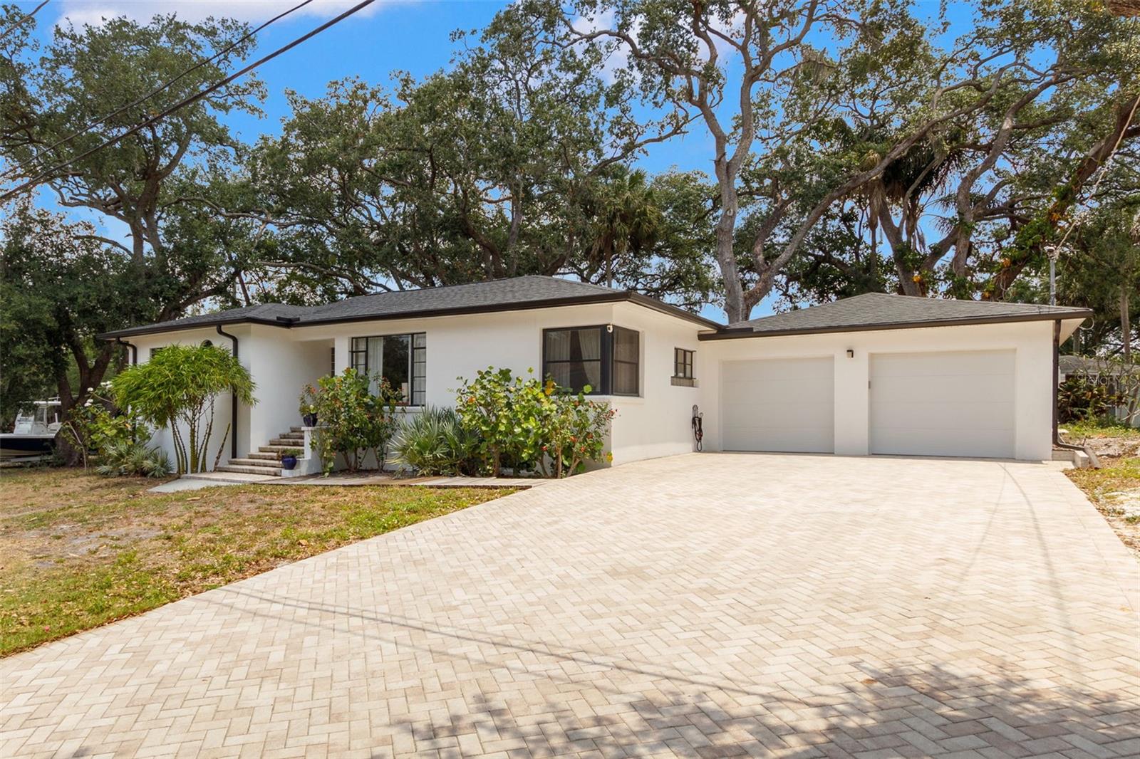 Listing photo id 0 for 5415 Park Place