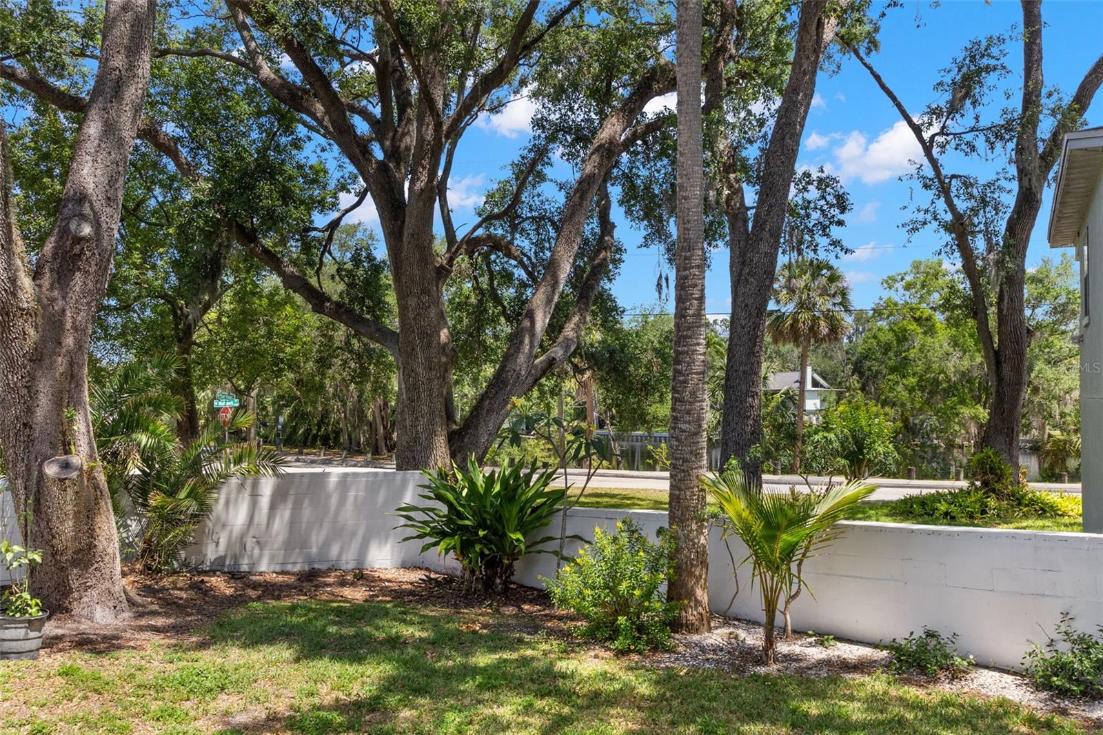 Listing photo id 22 for 5415 Park Place