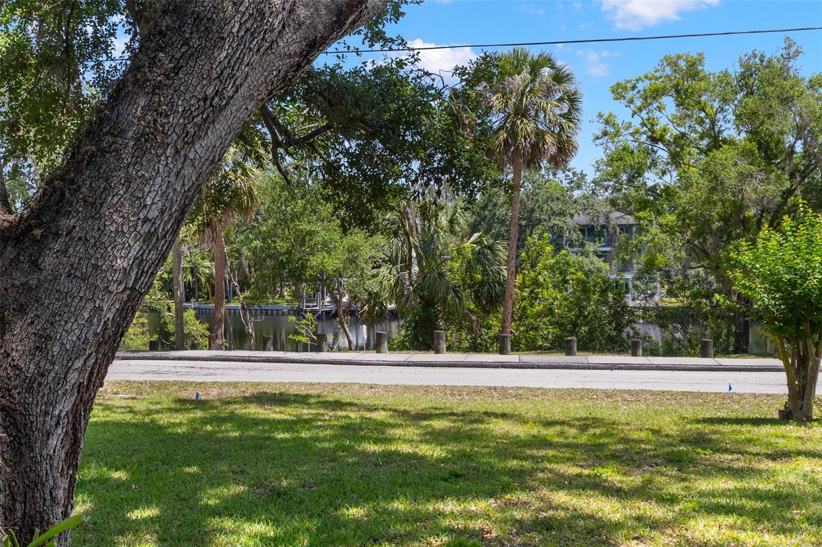 Listing photo id 24 for 5415 Park Place