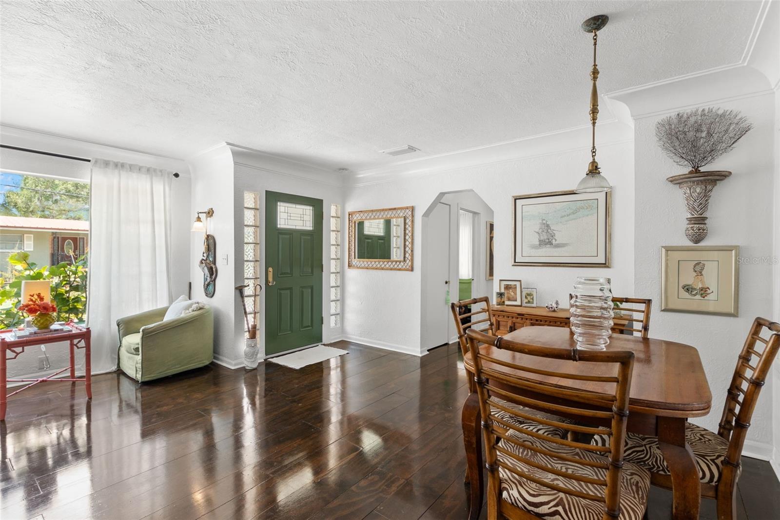 Listing photo id 2 for 5415 Park Place