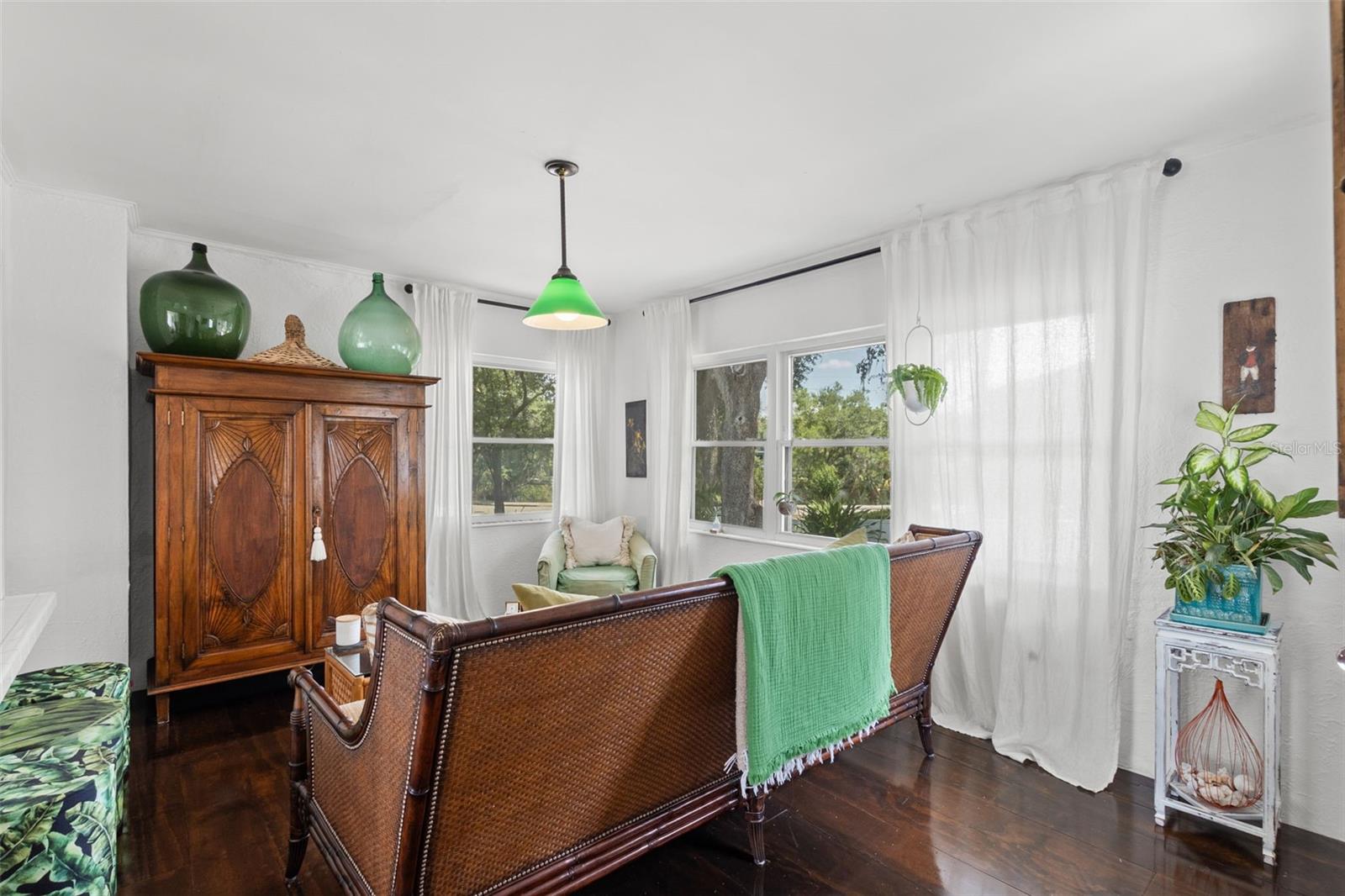 Listing photo id 5 for 5415 Park Place