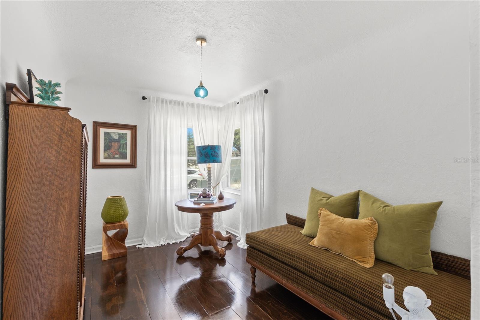 Listing photo id 6 for 5415 Park Place