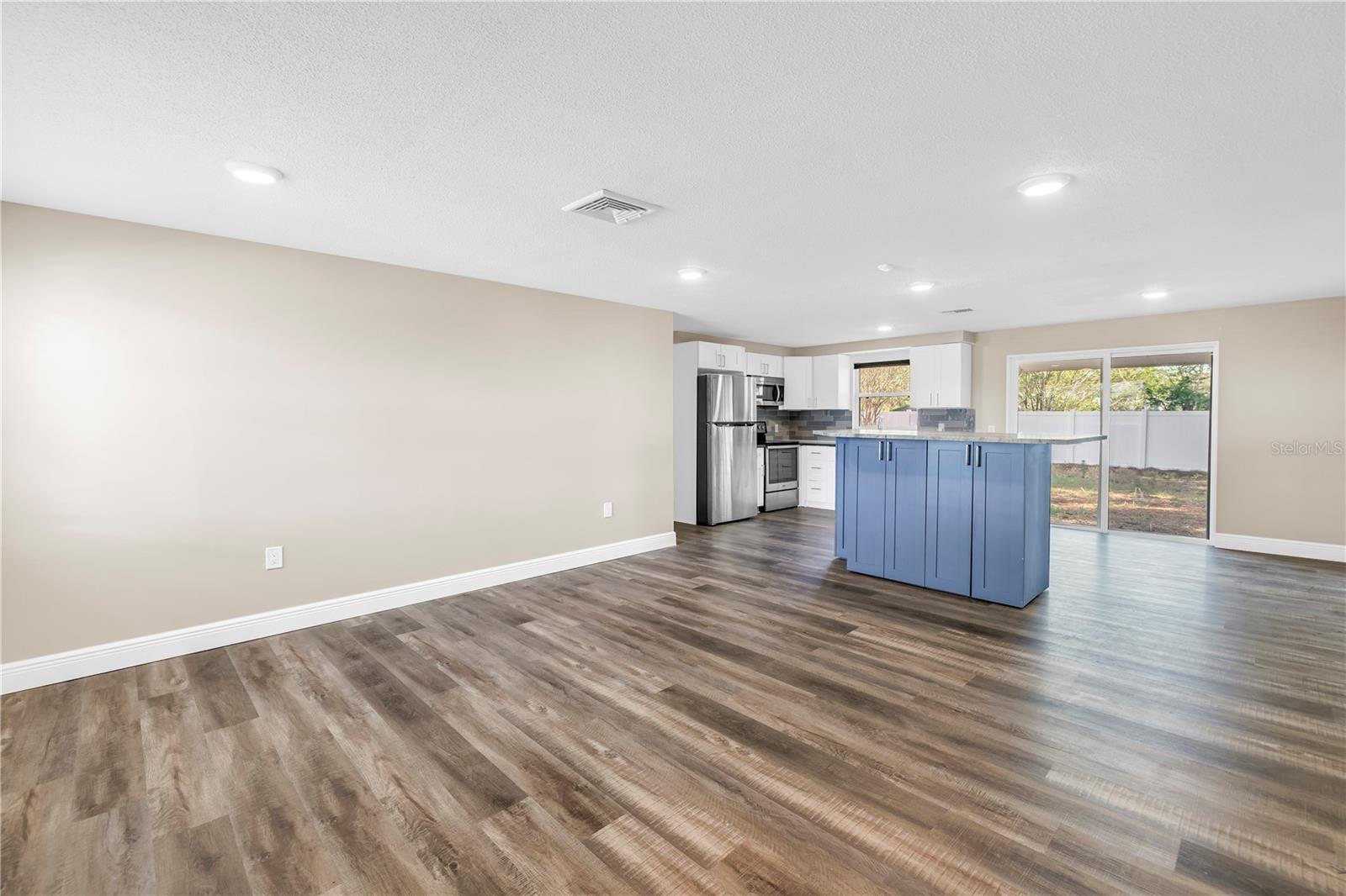 Image 10 of 37 For 518 62nd Avenue Ne