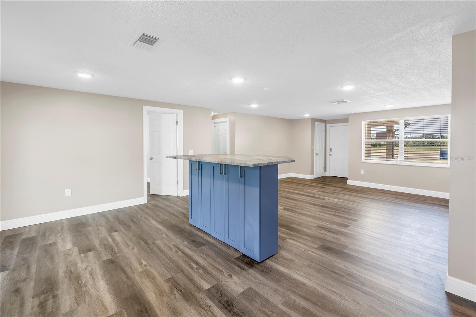 Image 12 of 37 For 518 62nd Avenue Ne