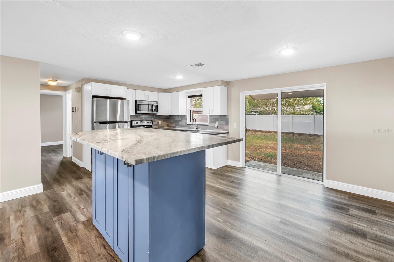 Image 14 of 37 For 518 62nd Avenue Ne