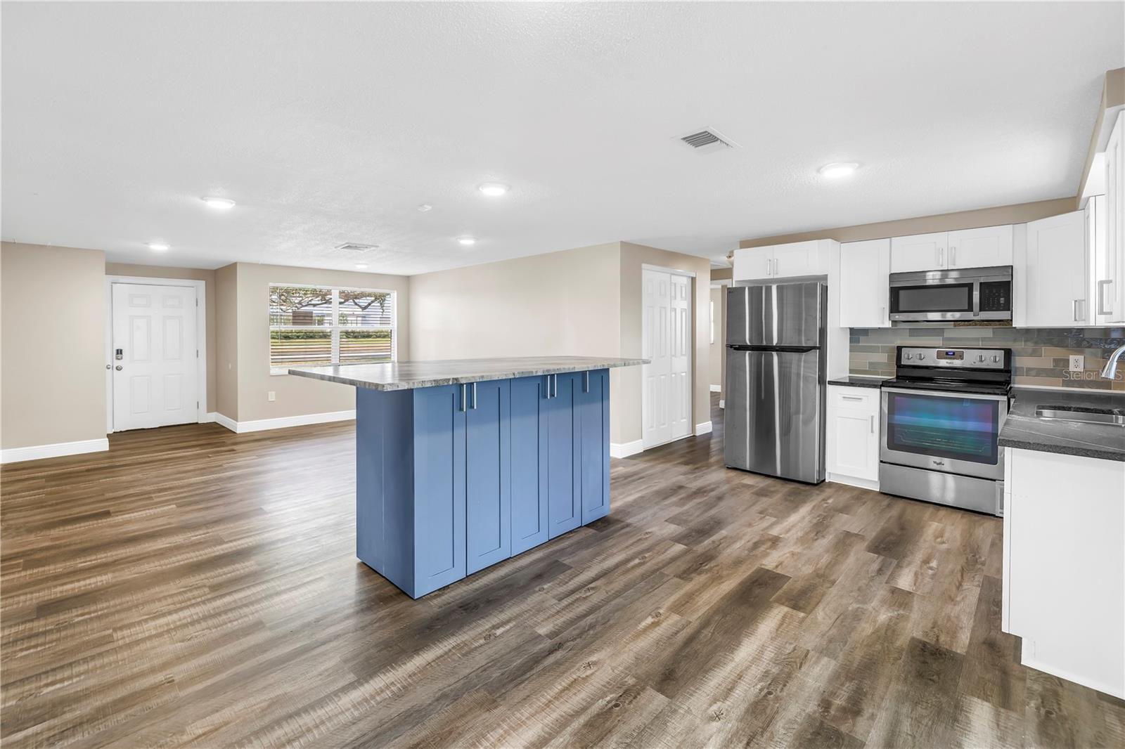 Image 15 of 37 For 518 62nd Avenue Ne