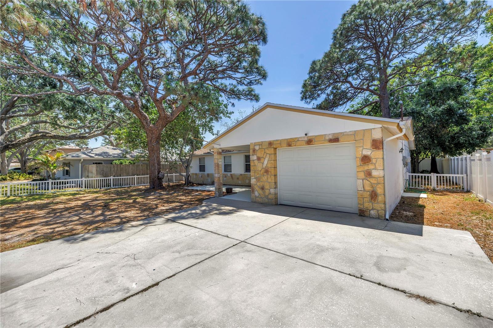 Image 2 of 37 For 518 62nd Avenue Ne