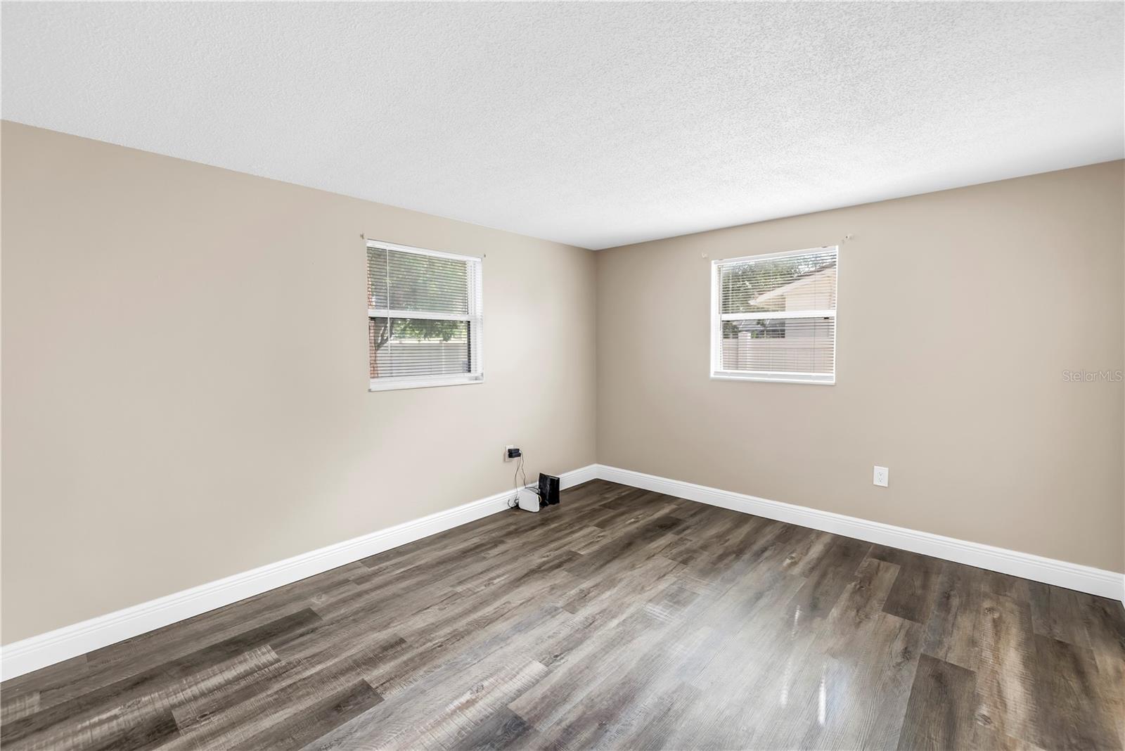 Image 20 of 37 For 518 62nd Avenue Ne