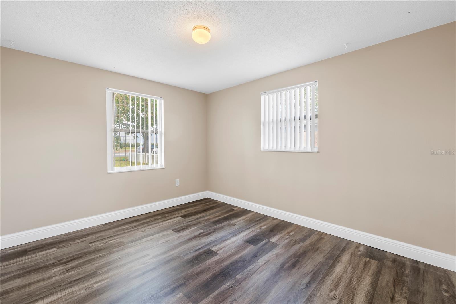 Image 23 of 37 For 518 62nd Avenue Ne