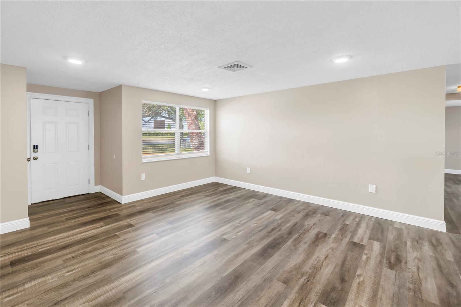 Image 7 of 37 For 518 62nd Avenue Ne