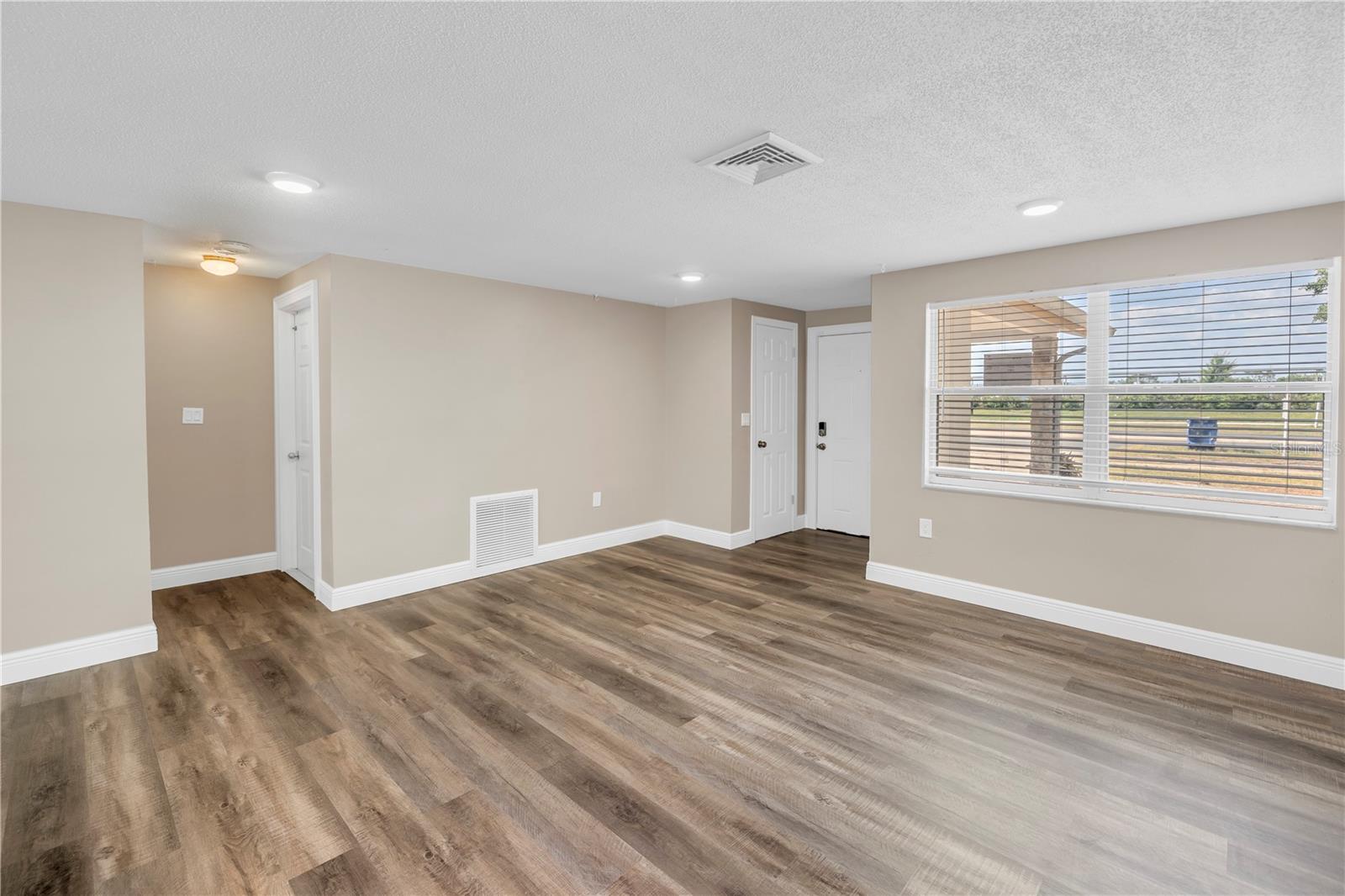 Image 8 of 37 For 518 62nd Avenue Ne