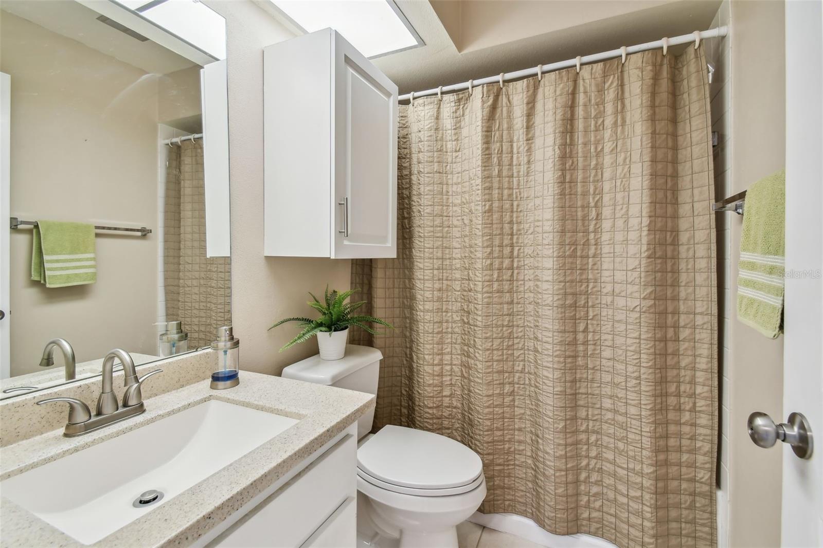 Image 6 of 28 For 2537 Oakleaf Lane 32a