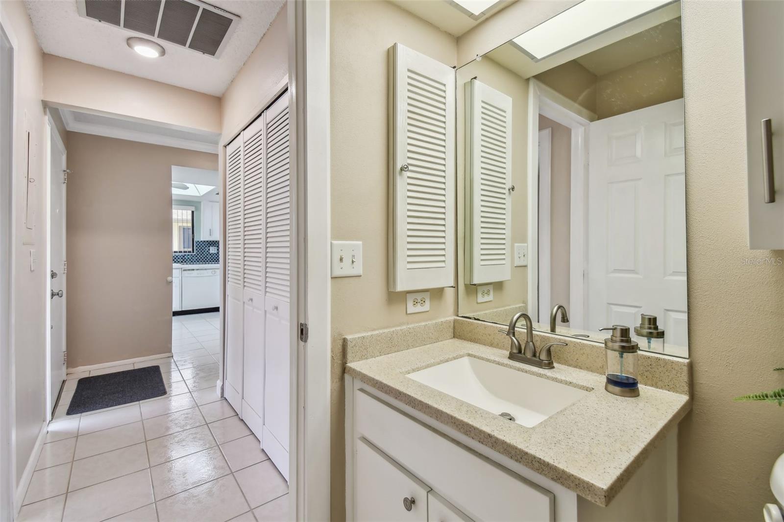 Image 7 of 28 For 2537 Oakleaf Lane 32a