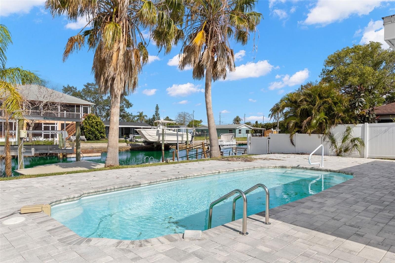Image 17 of 35 For 13704 Evelane Drive