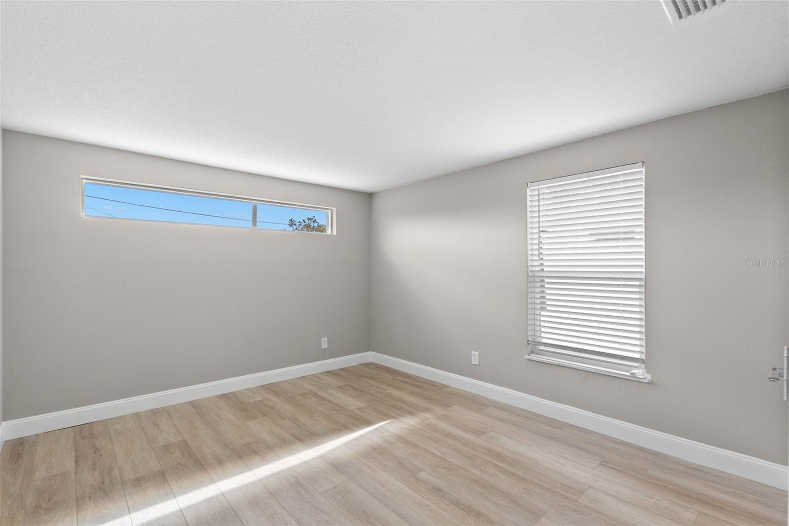 Image 20 of 35 For 13704 Evelane Drive
