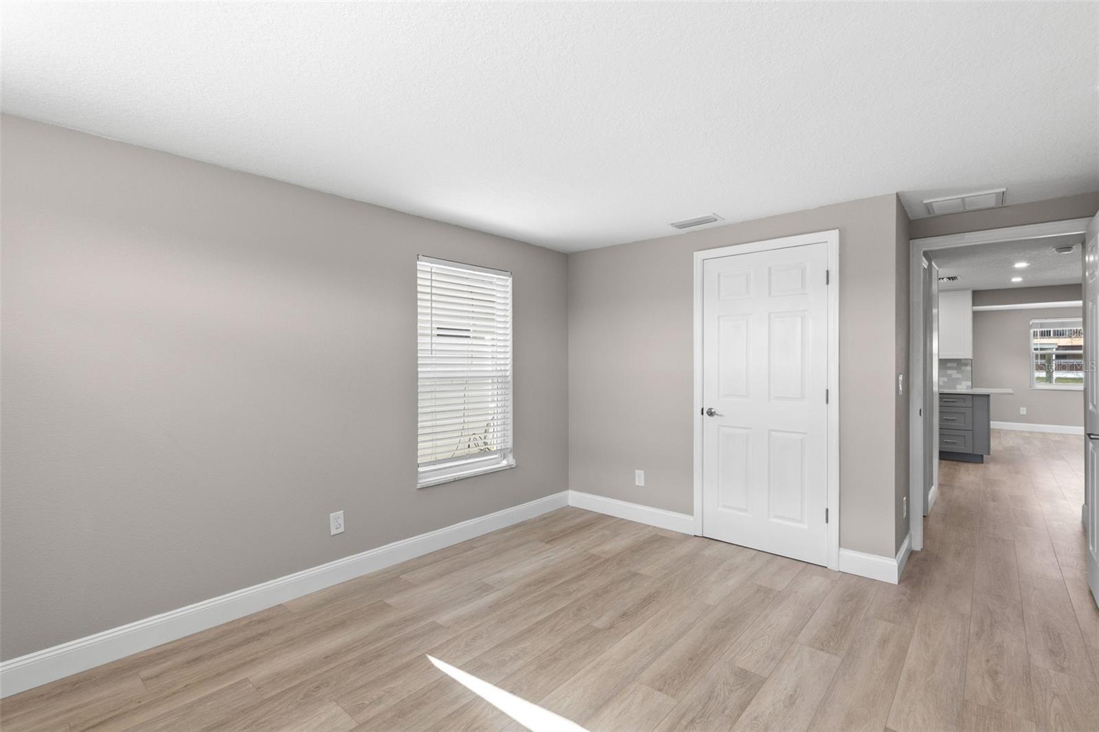 Image 22 of 35 For 13704 Evelane Drive