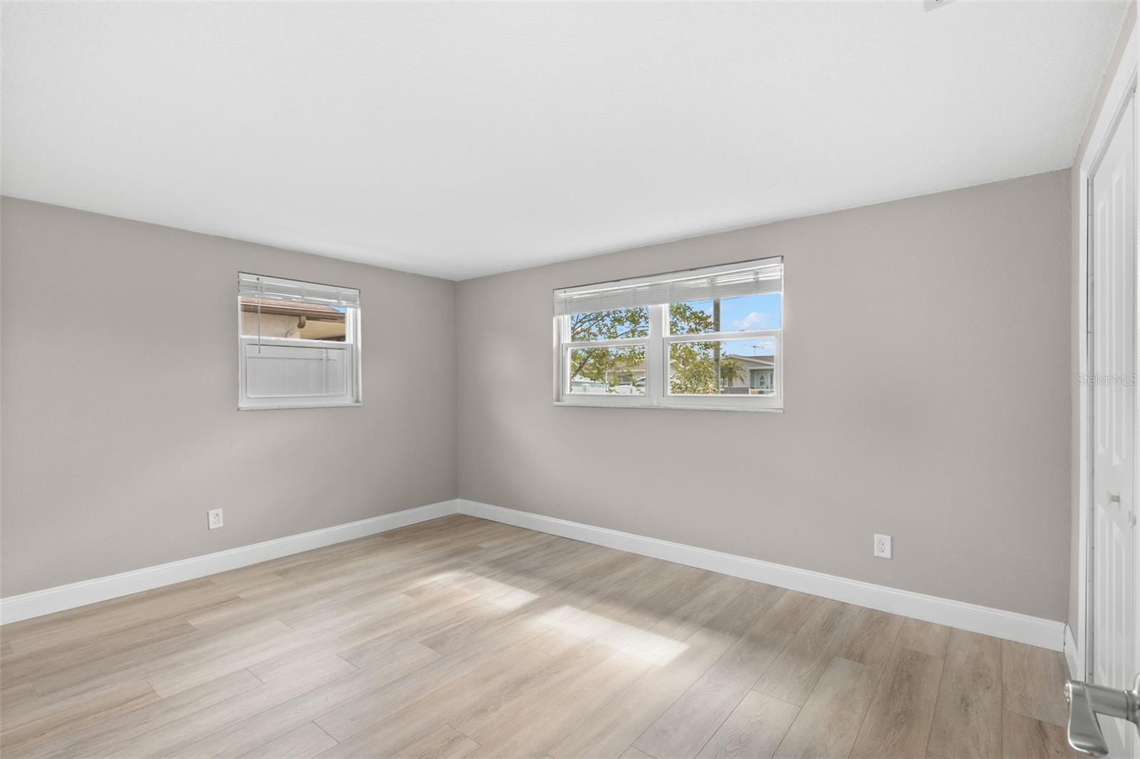 Image 24 of 35 For 13704 Evelane Drive