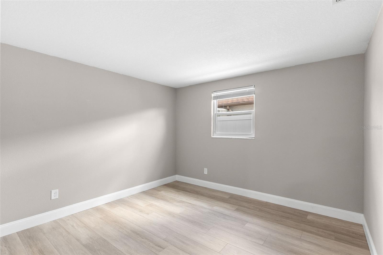 Image 25 of 35 For 13704 Evelane Drive