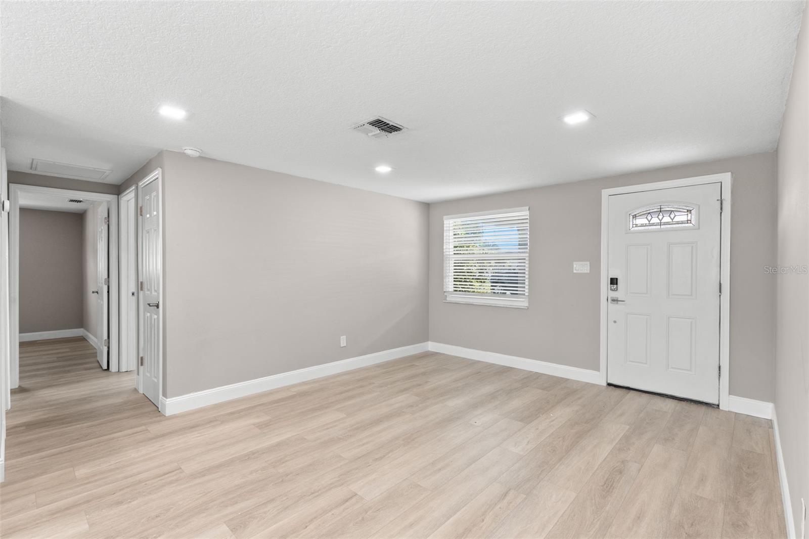 Image 5 of 35 For 13704 Evelane Drive